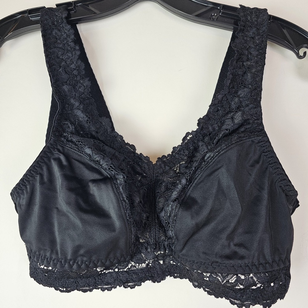 Breezies Womens Bra Size M Lace Seamless Wirefree Black Comfort Everyday - Picture 1 of 4